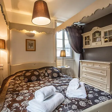 Apartament Crocus *